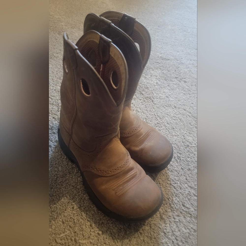 Ariat cowgirl boots